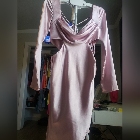 Shaken Not Stirred Cut-Out Waist Long Sleeve Pleat Mini Dress Blush - Picture 6 of 12